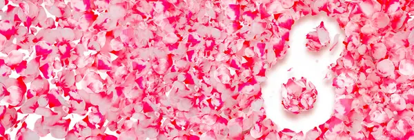 Gül yapraklarından yapılmış Uluslararası Kadınlar Günü için arka plan. Mutlu Kadınlar Günü. 8 Mart pankart resmi.