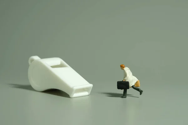 Fotografia Figura Brinquedo Pessoas Miniatura Ilustração Conceito Denunciante Homem Negócios — Fotografia de Stock