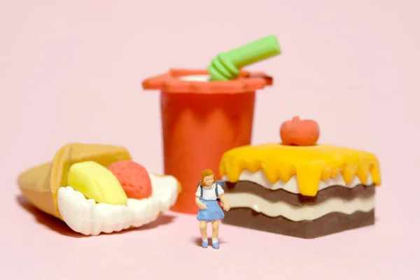 Fotografia Figura Brinquedo Pessoas Miniatura Comida Saudável Comer Almoço Pausa — Fotografia de Stock