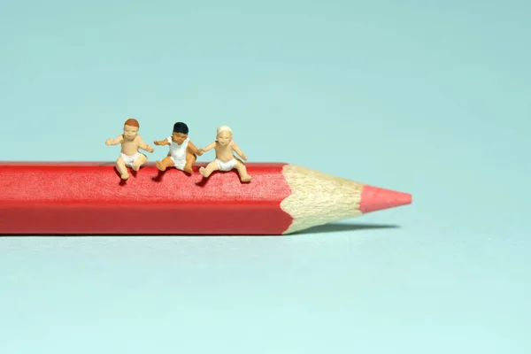Miniatura Gente Pequeña Juguete Figura Fotografía Estudio Arte Concepto Aprendizaje — Foto de Stock