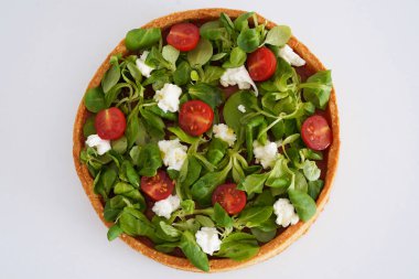 Ahşap arka planda sebze keki var. Sağlıklı aşçılık kavramı.