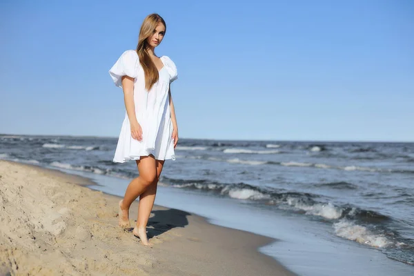 Happy Smiling Beautiful Woman Walking Ocean Beach White Summer Dress — Stock Photo, Image