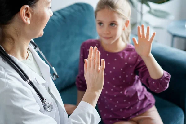 Doctor Kid Patient Giving Five Each Other Home Child Patient — Stock Photo, Image