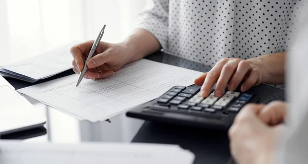 Woman Accountant Using Calculator Laptop Computer While Counting Taxes Client — Stock Photo, Image