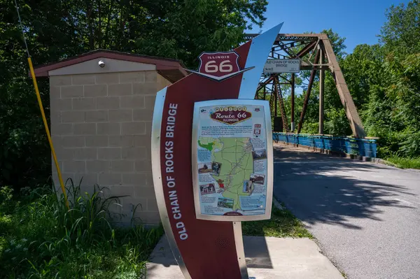 Mississippi Nehri üzerinde Illinois & Missouri ABD arasında 66. yoldaki kayalık köprü zinciri..