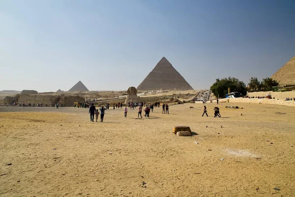Гиза Египет Ноября 2022 Вид Пирамиды Великий Сфинкс Гизе Упакованы — стоковое фото