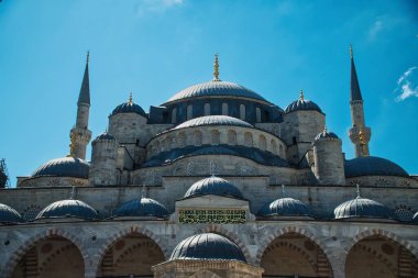 Günbatımında İstanbul, Türkiye 'de İstanbul Özellikleri' nin kıyısındaki güzel mavi caminin panoramik manzarası