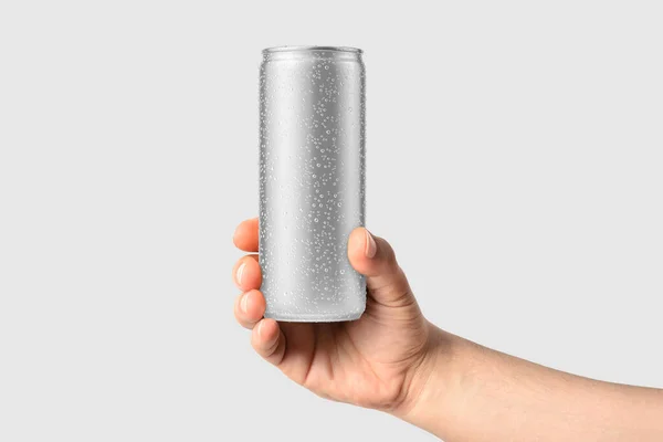 알루미늄 음료는 250Ml 방울을 배경에 수있다 고해상도 — 스톡 사진