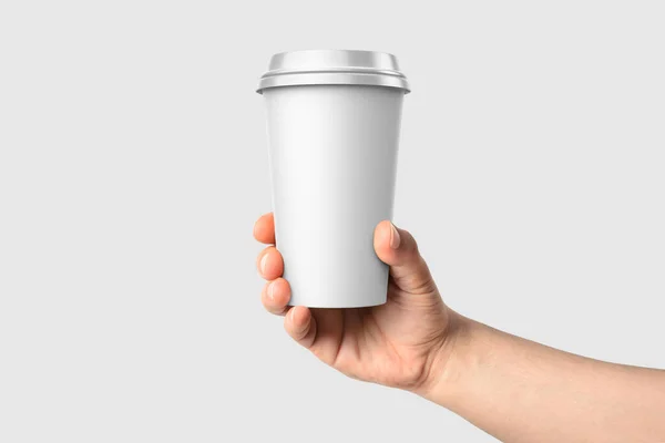 Χάρτινο Φλιτζάνι Καφέ Πλαστικό Καπάκι Ένα Πρότυπο Mockup Χέρι Απομονώνονται — Φωτογραφία Αρχείου