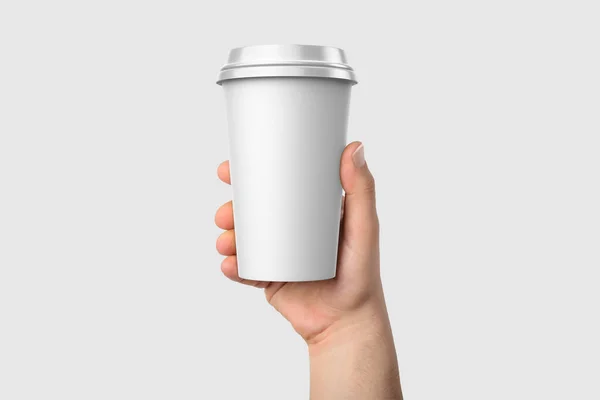 Papierowy Kubek Kawy Plastikowym Wieczkiem Szablonie Modelowania Dłoni Izolowany Jasnoszarym — Zdjęcie stockowe