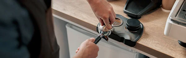 Process För Att Förbereda Kaffetablett Innan Instaltning Den Kaffemaskinen — Stockfoto