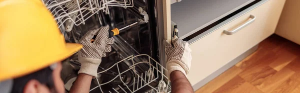Service Man Repairing Dishwasher Modern Kitchen Maintenance Household Assistance Concept — Stock Photo, Image