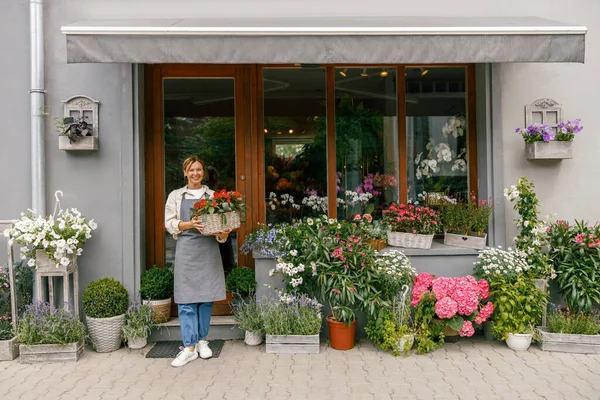 Woman Florist Small Business Owner Standing Floral Store Waiting Client — Stock Photo, Image