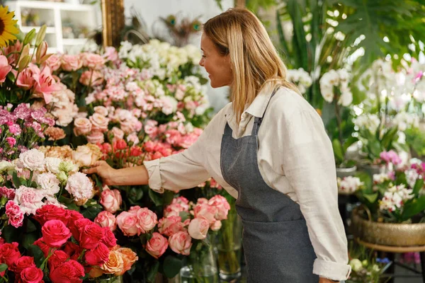 Woman Florist Small Business Owner Standing Floral Store High Quality — Stock Photo, Image