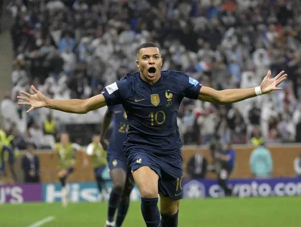 Doha-Katar 18 Aralık 2022, futbol dünya kupası finali, Arjantin ve Fransa, Arjantin Kupası şampiyonu. 