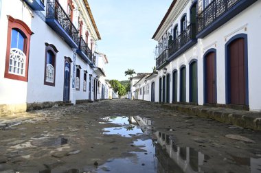 Paraty-Brazil, 9 Ocak 2024 Rio de Janeiro 'daki Paraty şehrinin tarihi mimarisi.