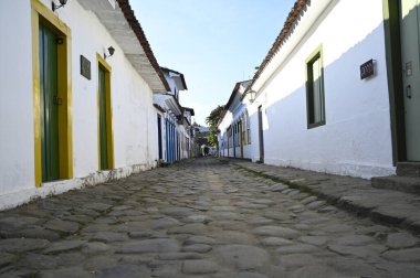 Paraty-Brazil, 9 Ocak 2024 Rio de Janeiro 'daki Paraty şehrinin tarihi mimarisi.