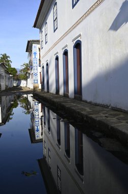 Paraty-Brazil, 9 Ocak 2024 Rio de Janeiro 'daki Paraty şehrinin tarihi mimarisi.