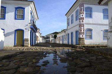 Paraty-Brazil, 9 Ocak 2024 Rio de Janeiro 'daki Paraty şehrinin tarihi mimarisi.