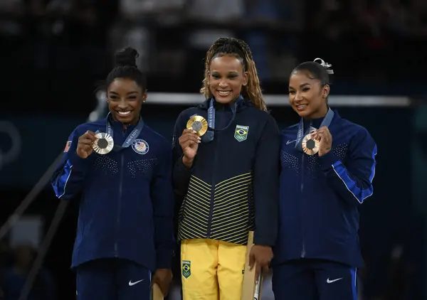 stock image Paris-France, August 5, 2024, artistic gymnastics. Rebeca Andrade wins gold medal at the Paris Games. Gymnasts Simone Biles and Jordan pay homage to the Brazilian gymnast