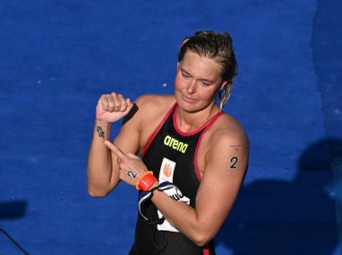 PARİS - FRANCE, 8 Ağustos 2024 - Paris Olimpiyat Oyunları, Paris 'teki Seine Nehri Su Sporları Maratonu, Seine Nehri' ndeki tartışmalı su maratonu, Seine Nehri 'nin kirlenmesi şüphesiyle bile sona erdi.