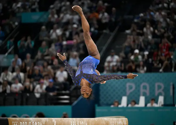 Paris - Fransa - 01 Ağustos 2024, Simone Biles (ABD) Fransa 'nın Bercy Arena şehrinde düzenlenen 2024 Paris Olimpiyat Oyunları sırasında yer egzersizi, sanatsal jimnastik, kadın genel klasman finali