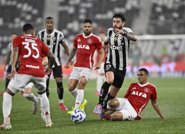 Rio de Janeiro-Brazil, 11 Mayıs 2025, Brezilya Futbol Şampiyonası, Botafogo ve Internacional takımları arasında Nilton Santos Stadyumu 'nda oynanan maç.