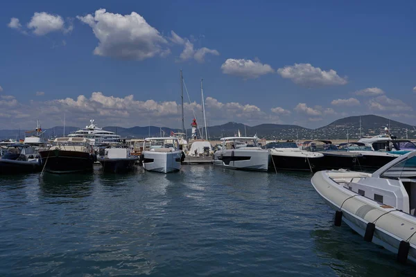 Saint Tropez Γαλλία Αυγούστου 2022 Πολυτελή Γιοτ Σκάφη Και Ιστιοφόρα — Φωτογραφία Αρχείου