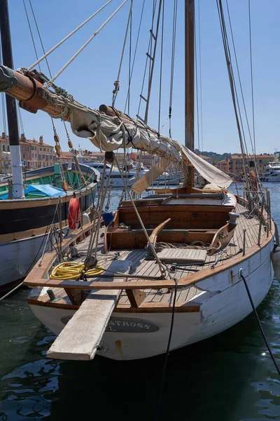 Saint Tropez Frankrike Augusti 2022 Lyxbåtar Båtar Och Segelbåtar Kantar — Stockfoto