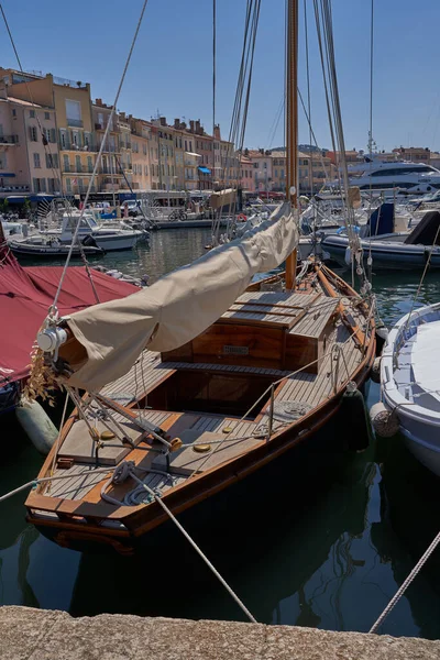 Saint Tropez Francia Agosto 2022 Yates Lujo Barcos Veleros Bordean —  Fotos de Stock