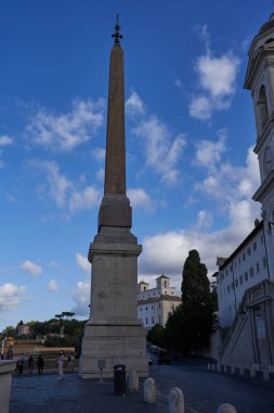  Roma, İtalya - 22 Eylül 2022 - Santissima Trinit dei Monti Kilisesi, sıklıkla Trinit dei Monti olarak anılır.                               