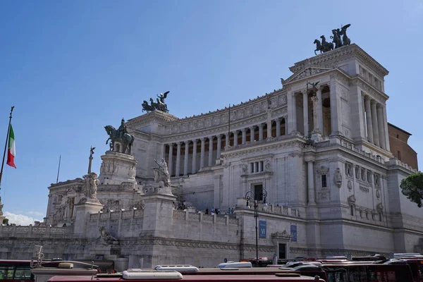  Roma, İtalya - 22 Eylül 2022 - Vittorio Emanuele II Anıtı Bir yaz öğleden sonra Piazza Venezia 'da                               