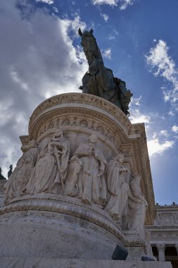 Roma, İtalya - 22 Eylül 2022 - Altare della Patria, Anavatan 'ın sunağı, resmi adıyla İkinci Victor Emmanuel Ulusal Anıtı, Vittoriano olarak da basitleştirildi.                               