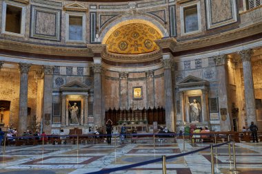  Roma, İtalya - 23 Eylül 2022 - Roma 'da Pantheon' un İçi                              