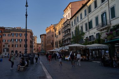 Roma, İtalya - 23 Eylül 2022 - Roma 'nın merkezinde Piazza Navona Meydanı                               