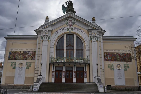 Pardubice Czechy Marca 2023 Fasada Wschodnioczeskiego Teatru Placu Republiki — Zdjęcie stockowe