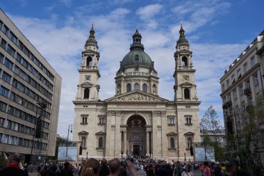 Budapeşte, Macaristan - 29 Nisan 2023 - Macaristan 'ın ilk kralı Stephen' ın anısına Aziz Stephen Bazilikası, Roma Katolik Katedrali                                  