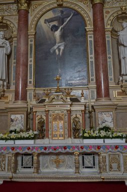 Budapeşte, Macaristan - 29 Nisan 2023 - St. Stephen Bazilikası. Bazilika, Macaristan 'ın ilk kralı Stephen' ın anısına yapılmıştır. Düşük ışık resmi                                  