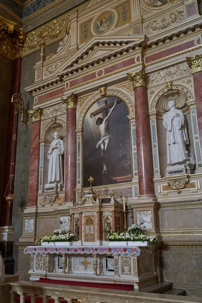 匈牙利布达佩斯 2023年4月29日 圣史提芬大教堂的内政 这座大教堂是为纪念匈牙利第一位国王斯蒂芬而命名的 低光图像 — 图库照片