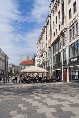 Budapeşte, Macaristan - 29 Nisan 2023 - Vorosmarty Meydanı                               