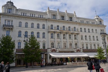 Budapeşte, Macaristan - 29 Nisan 2023 - Vorosmarty Meydanı                               