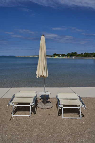 Zaton Kroatië Mei 2023 Het Strand Met Parasols Zaton Ochtend — Stockfoto