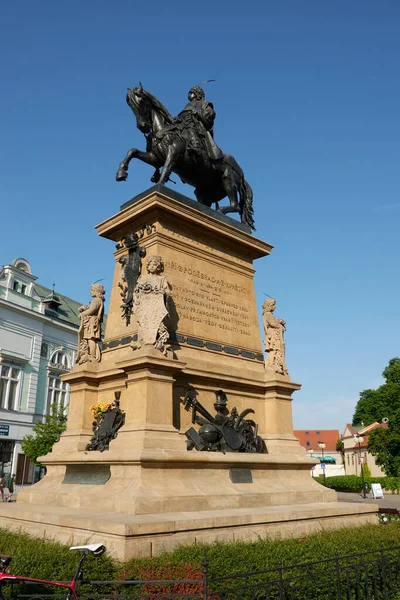 공화국의 Podebrady 보헤미아의 조지의 동상이었다 Podebrady 보헤미아 지역의 역사적 마을이다 — 스톡 사진