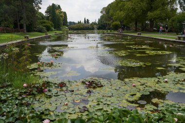 Valeggio Konsolosu Mincio, İtalya - 1 Temmuz 2023 - Parco Giardino Sigurta - Veneto Bölgesi - İtalya                                