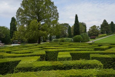  Valeggio sul Mincio, İtalya - 1 Temmuz 2023 - Parco Giardino Sigurta - Maze - Veneto bölgesi                               