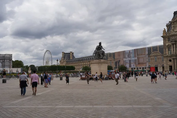 Parijs Frankrijk Juli 2023 Een Schilderachtig Uitzicht Het Louvre Het — Stockfoto