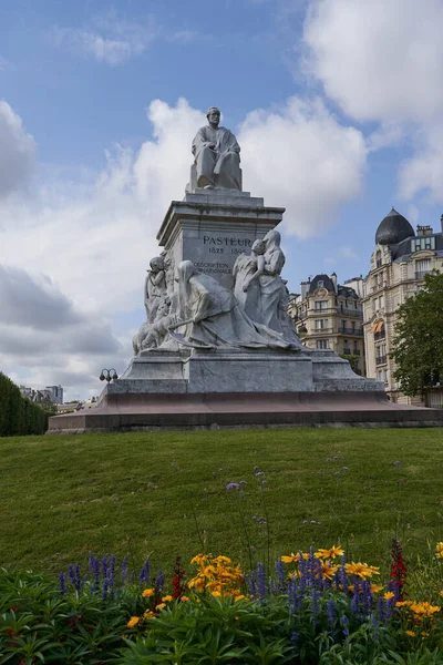 Paris Frankreich Juli 2023 Das Louis Pasteur Denkmal Auf Der — Stockfoto