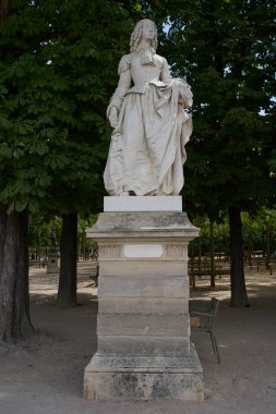 Paris, Fransa - 14 Temmuz 2023 - Lüksemburg Bahçeleri 'ndeki heykeller                                   