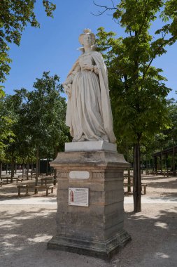 Paris, Fransa - 14 Temmuz 2023 - Lüksemburg Bahçeleri 'ndeki heykeller                                   