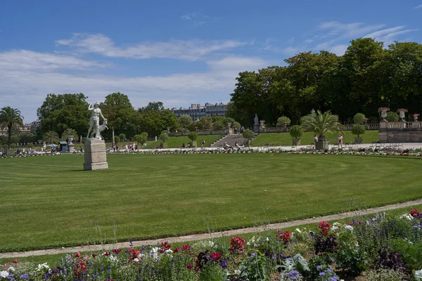 Paris Frankrike Juli 2023 Statyer Luxemburgs Trädgårdar Sommaren — Stockfoto